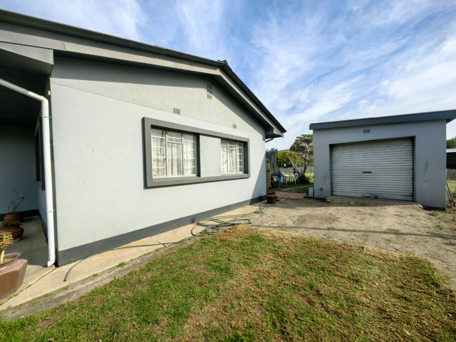 3 Bedroom Property for Sale in Fraaiuitsig Western Cape